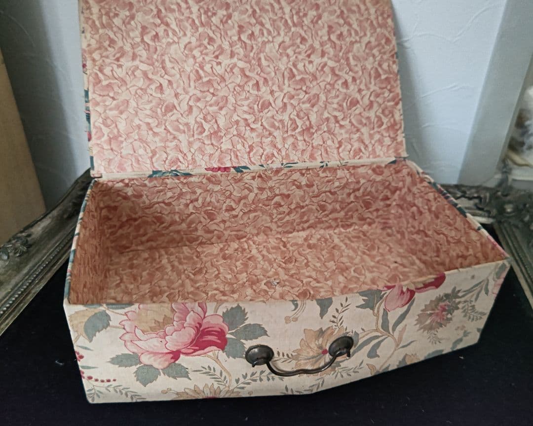 フランスアンティーク　カルトナージュボックス　大柄花柄