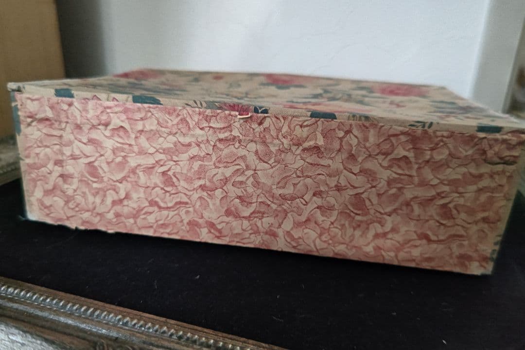 フランスアンティーク　カルトナージュボックス　大柄花柄