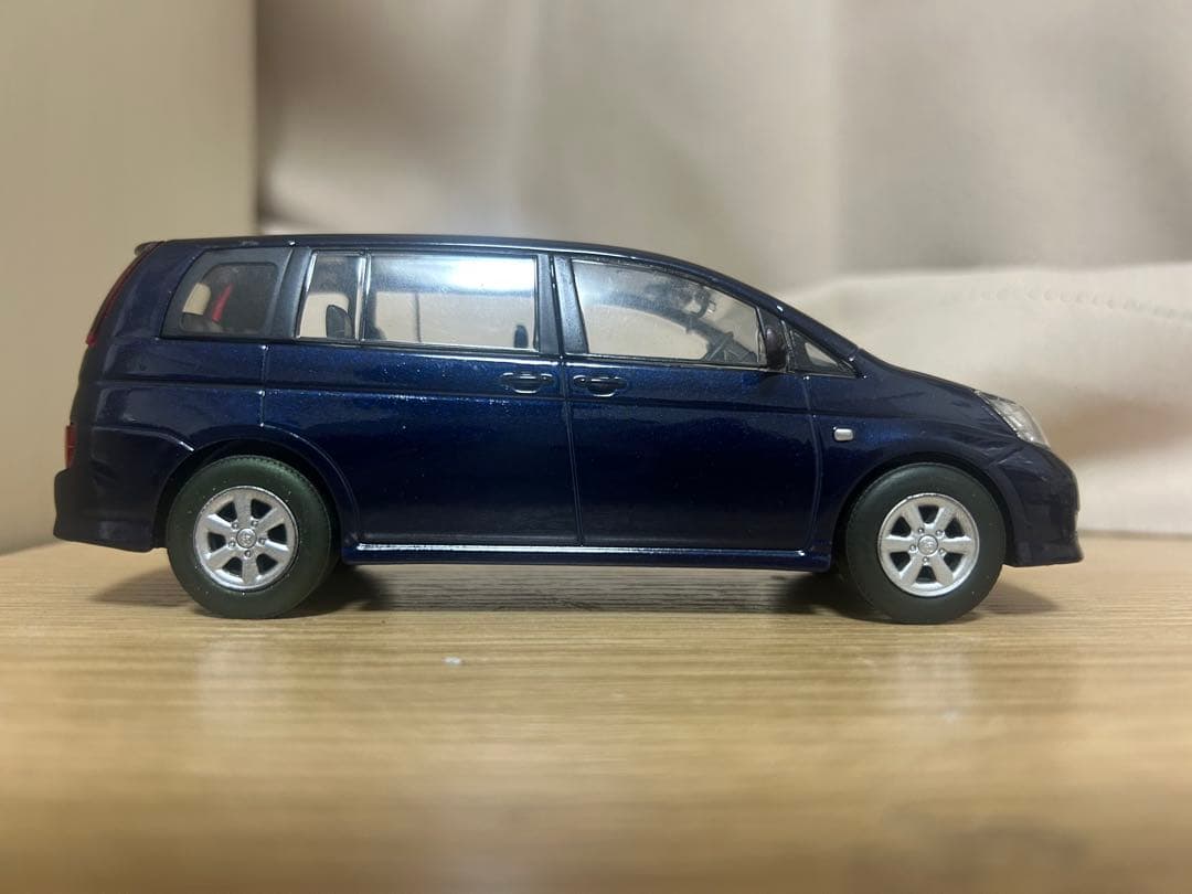 希少！1/30 トヨタアイシス カラーサンプルミニカー ブルー