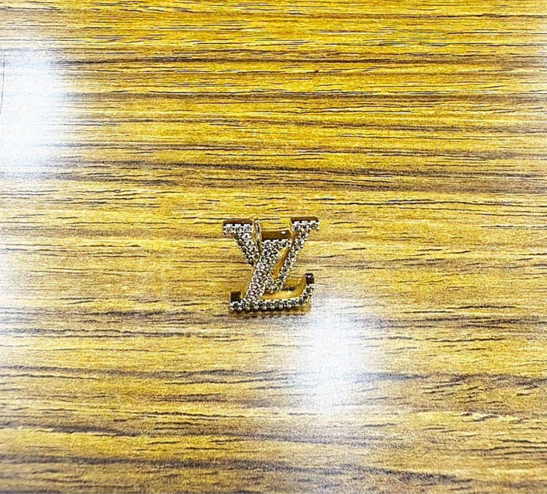 LVロゴ ゴールドピアス