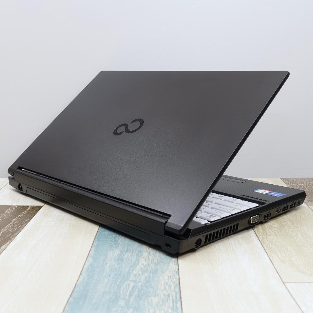 МＳオフィス付きで美品のほぼ現行モデル✨１２世代ｉ５に超高速ＳＳＤ＆大容量メモリ