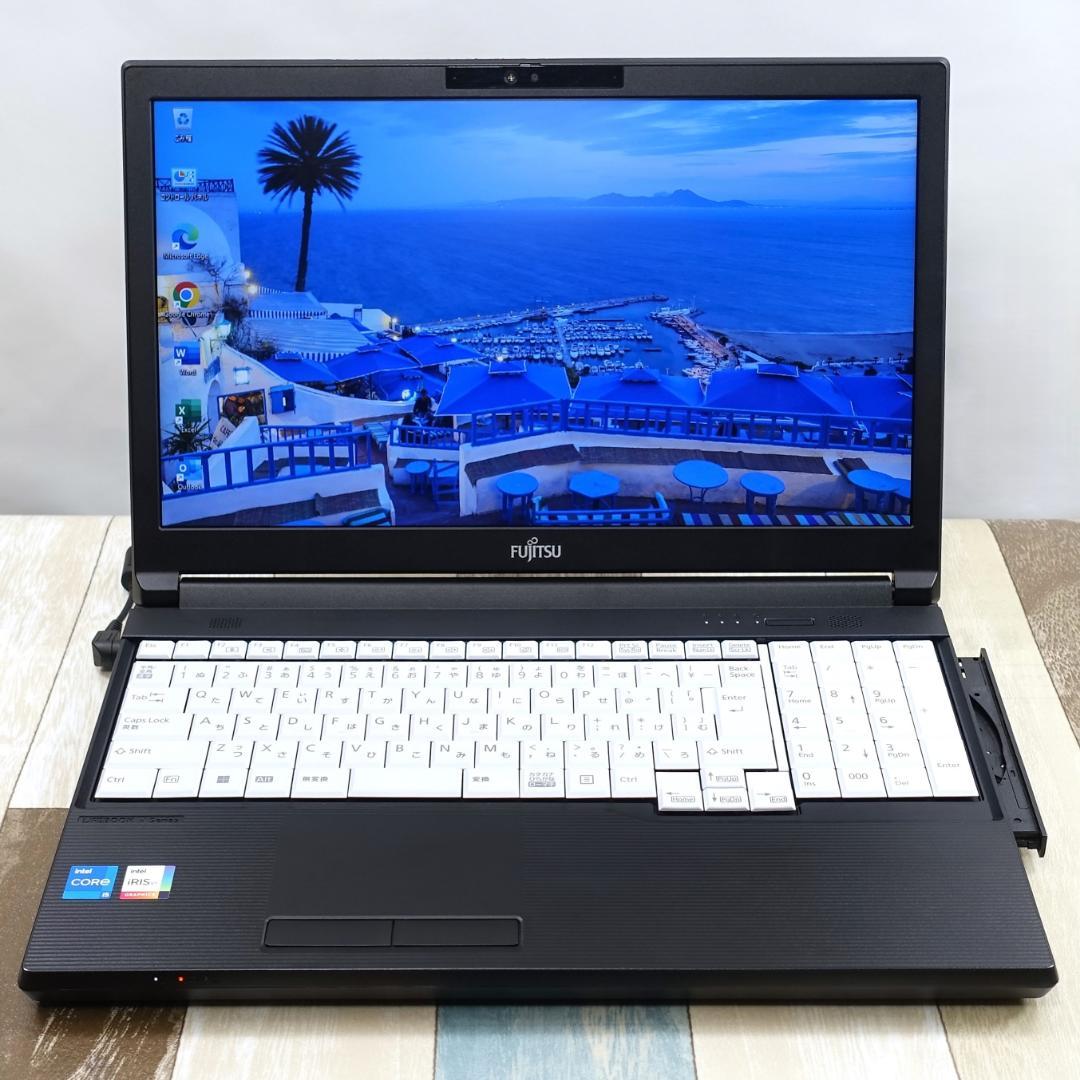 МＳオフィス付きで美品のほぼ現行モデル✨１２世代ｉ５に超高速ＳＳＤ＆大容量メモリ