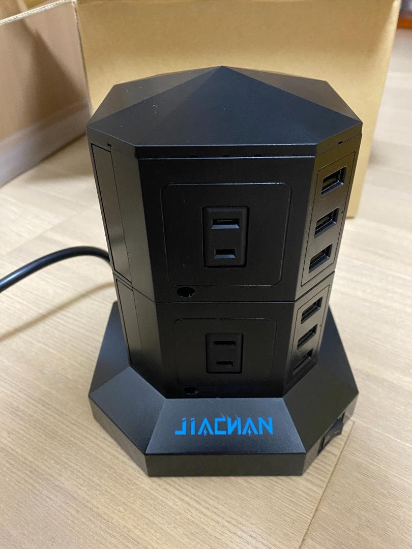 タワー式 6USB 8コンセント 急速充電 雷ガード 過負荷保護 電源タップ