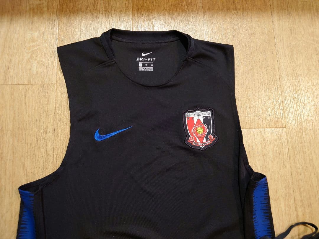 浦和レッズ　支給品　プラクティス　タンクトップ・パンツセット　上下XLサイズ