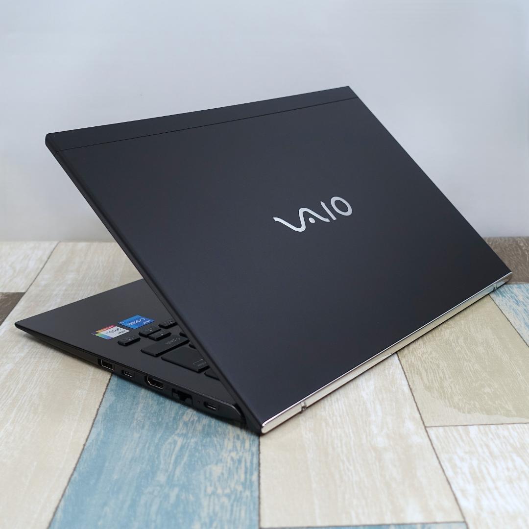 使用時間僅少で極美品の薄型軽量ＰＣ✨１１世代ｉ５に超高速新品ＳＳＤ１ＴＢ✨ＬＴＥ