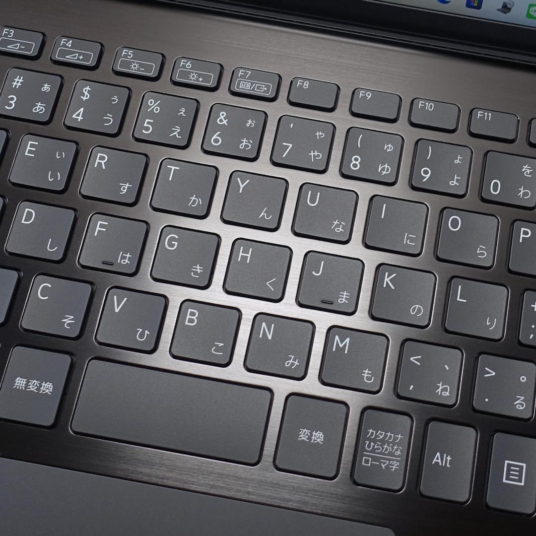 使用時間僅少で極美品の薄型軽量ＰＣ✨１１世代ｉ５に超高速新品ＳＳＤ１ＴＢ✨ＬＴＥ