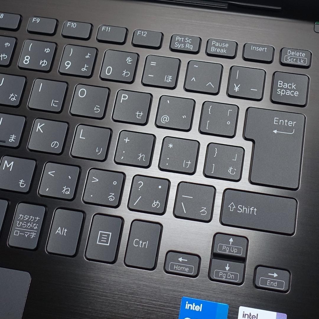 使用時間僅少で極美品の薄型軽量ＰＣ✨１１世代ｉ５に超高速新品ＳＳＤ１ＴＢ✨ＬＴＥ