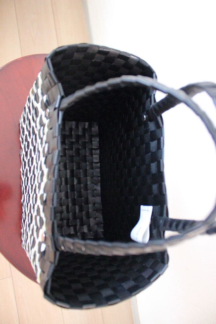 マルニマーケット　カゴバック　白×黒