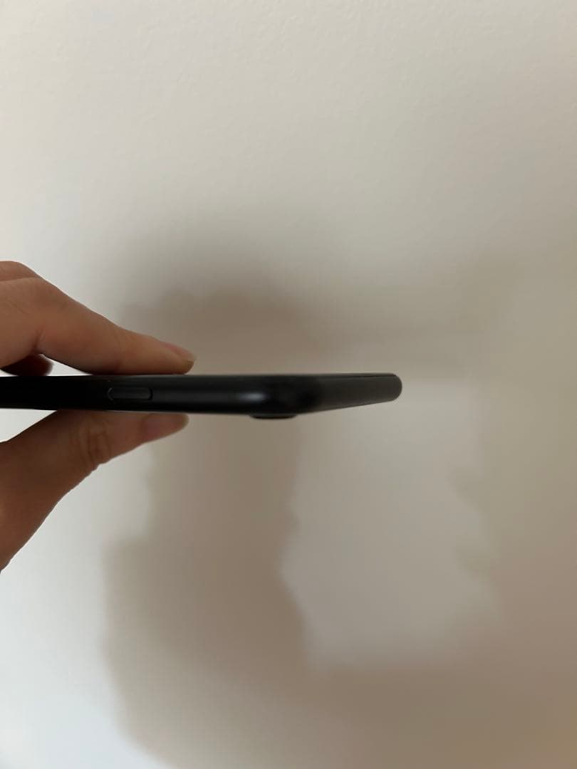 Apple iPhone se第二世代ブラック 本体64GB