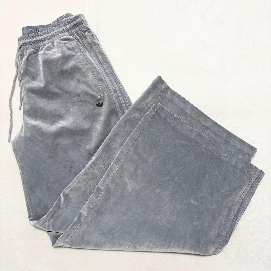 新品タグ付き★アディダス オリジナルス ベロア オーバーサイズ トラックパンツ