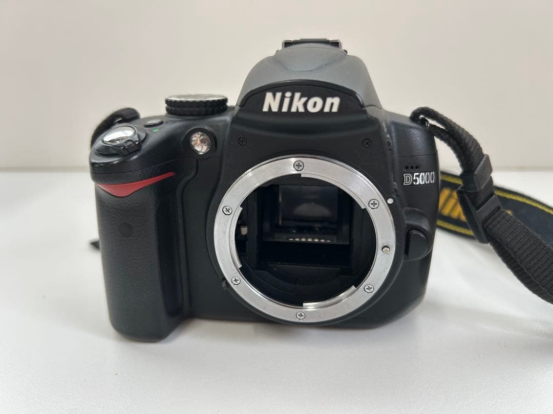 ③Nikon ニコンD5000 レンズ付き ジャンク品