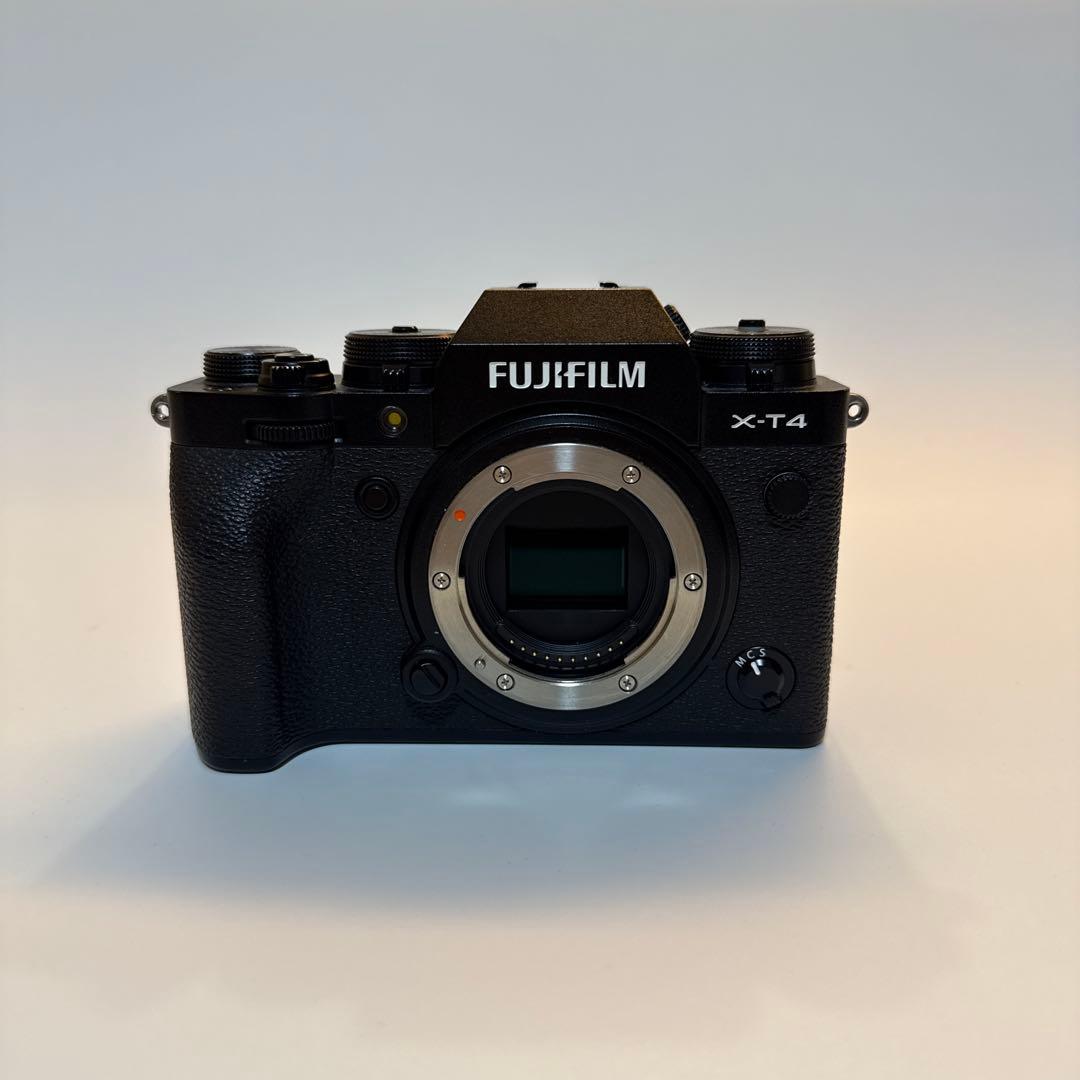 【極美品】FUJIFILM X-T4 ボディ [ブラック] ＋純正バッテリー2個