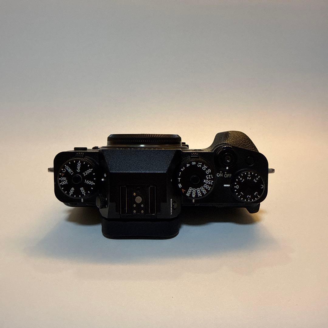 【極美品】FUJIFILM X-T4 ボディ [ブラック] ＋純正バッテリー2個