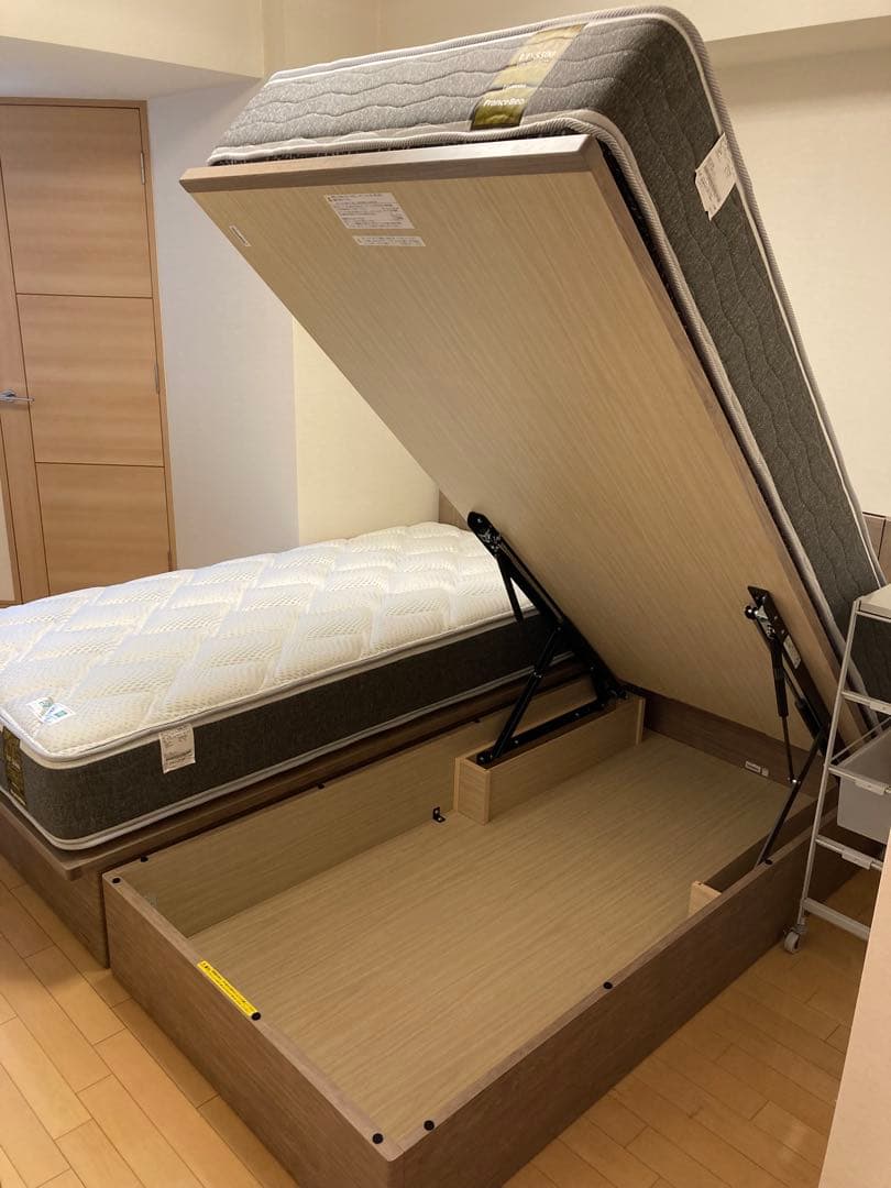 シングルベッドフレーム 跳ね上げ式収納付き（マットレス　ソフト付）1セット