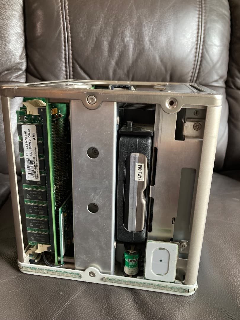 PowerMac G4 Cube 　ハードディスク40GB、メモリー1GB