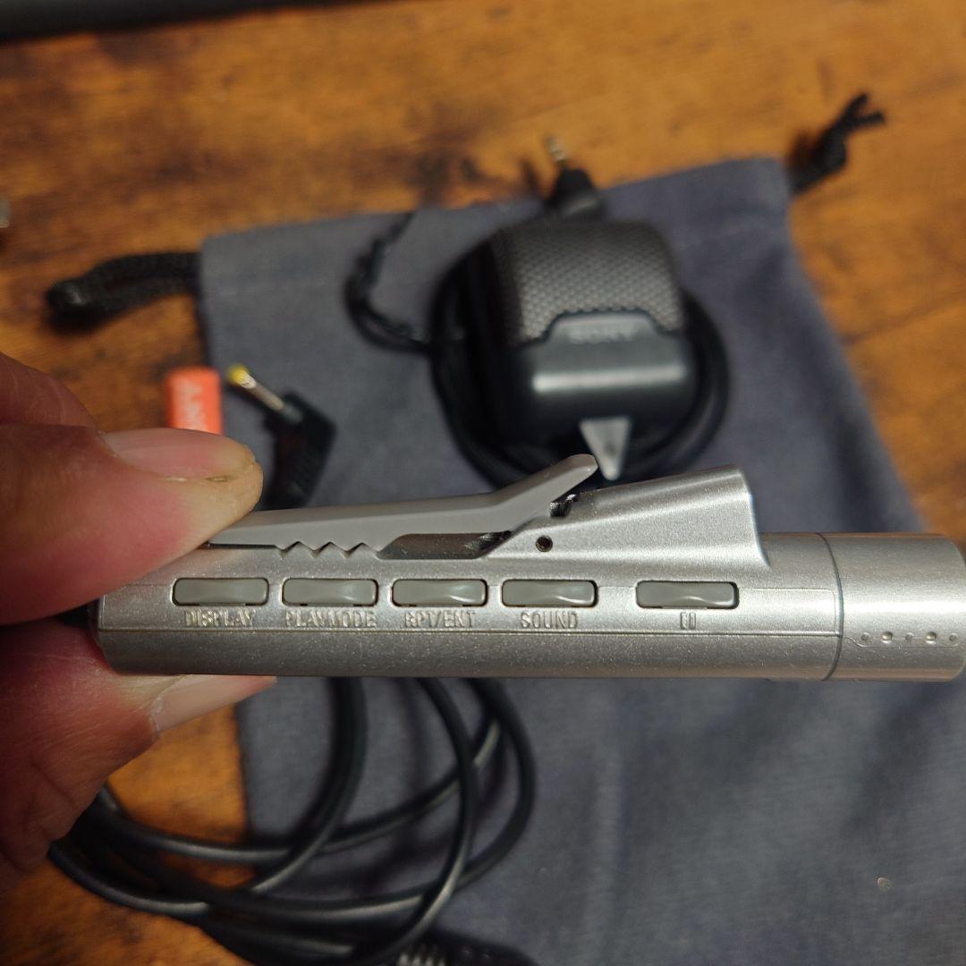 SONY MZ-900　ポータブルMDプレーヤー赤