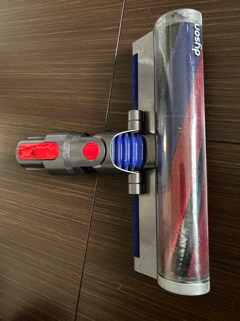 Dyson V8 Slim Fluffy+ 本体と付属品+スタンド　※ジャンク