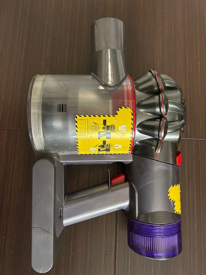 Dyson V8 Slim Fluffy+ 本体と付属品+スタンド　※ジャンク