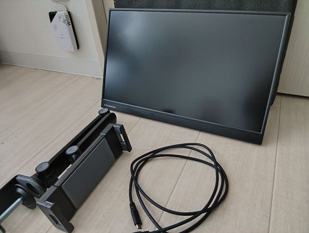 2*4様 【最終値下げ】iO DATA　モバイルモニター　17.3インチ　モニタ