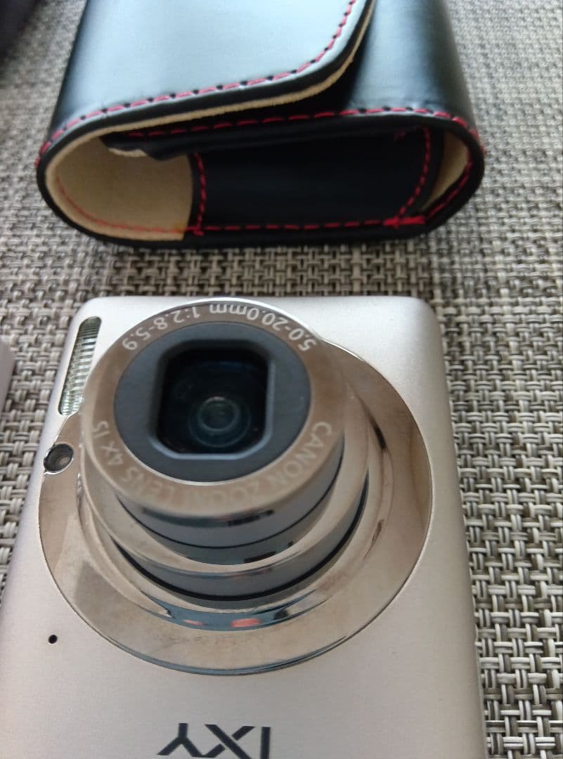 Canon デジカメ　IXY210F シルバー　ジャンク品