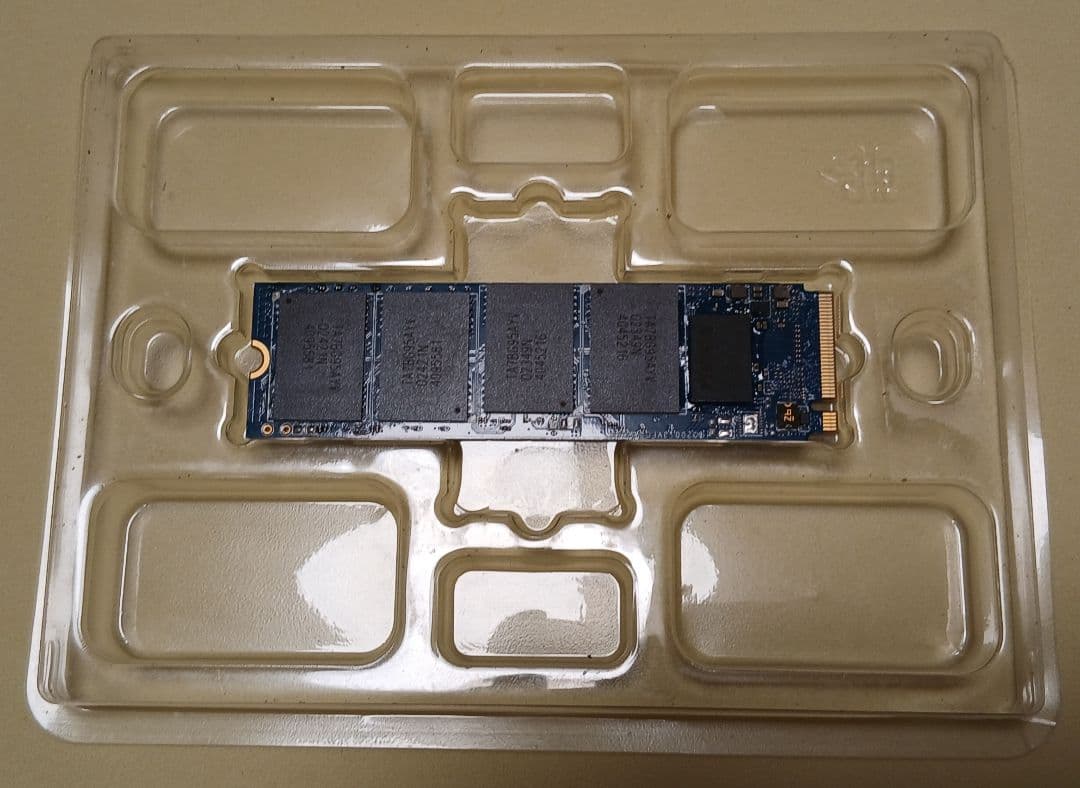 ほぼ新品 M.2 2280 SSD 1024.2 GB NVMe