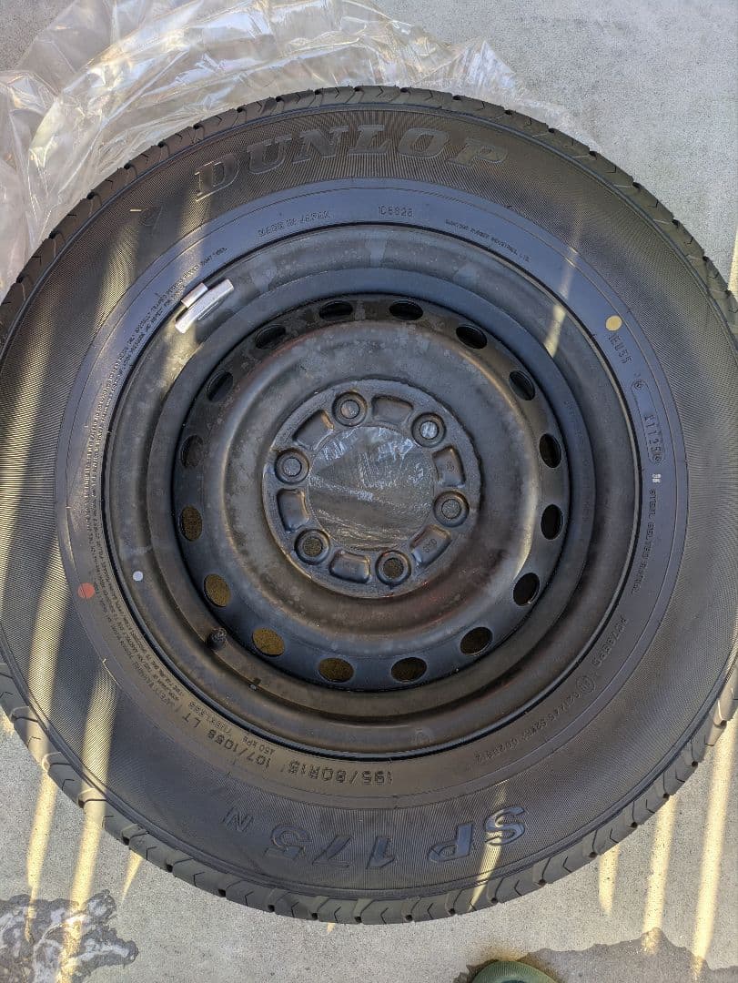 ハイエース純正タイヤ4本セット　新車外し品　d_t様 ③