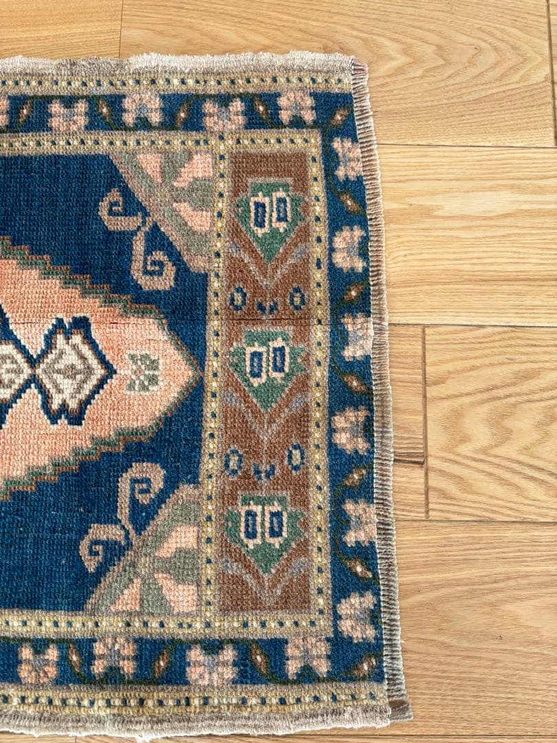 値下げ！トルコヴィンテージラグ　53×101 ネイビー&ピーチカラー