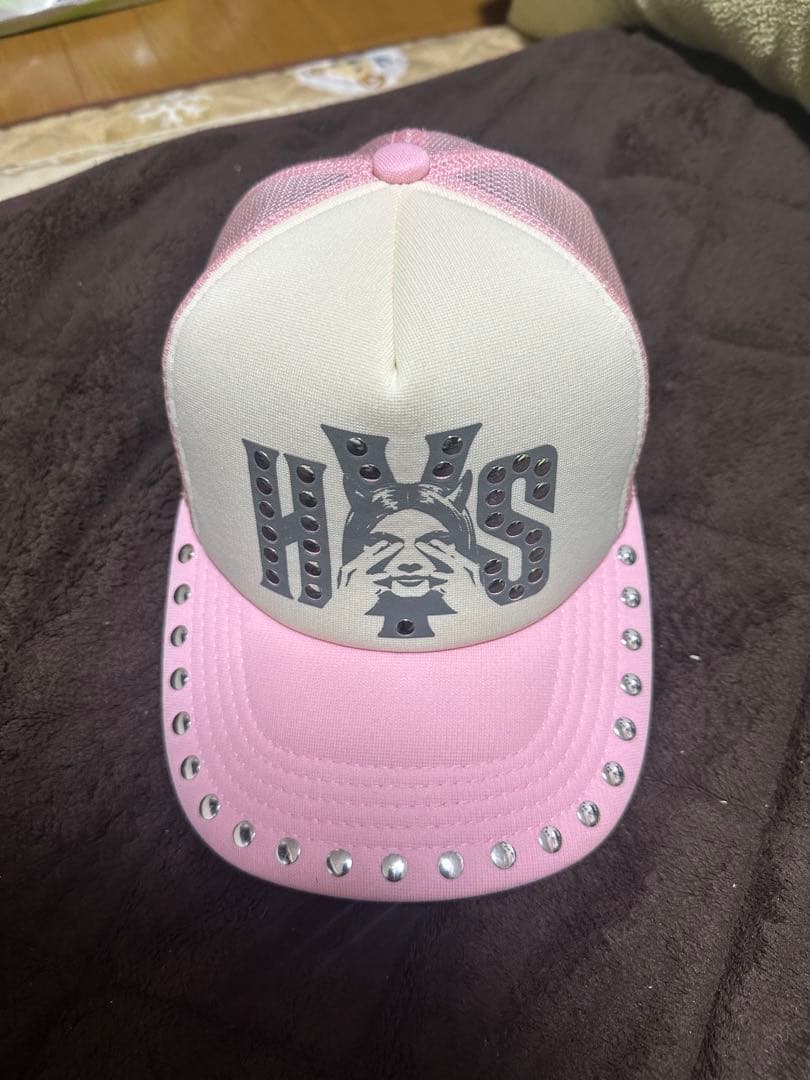 ぬ*て様 ピンクメッシュキャップ スタッズ付き