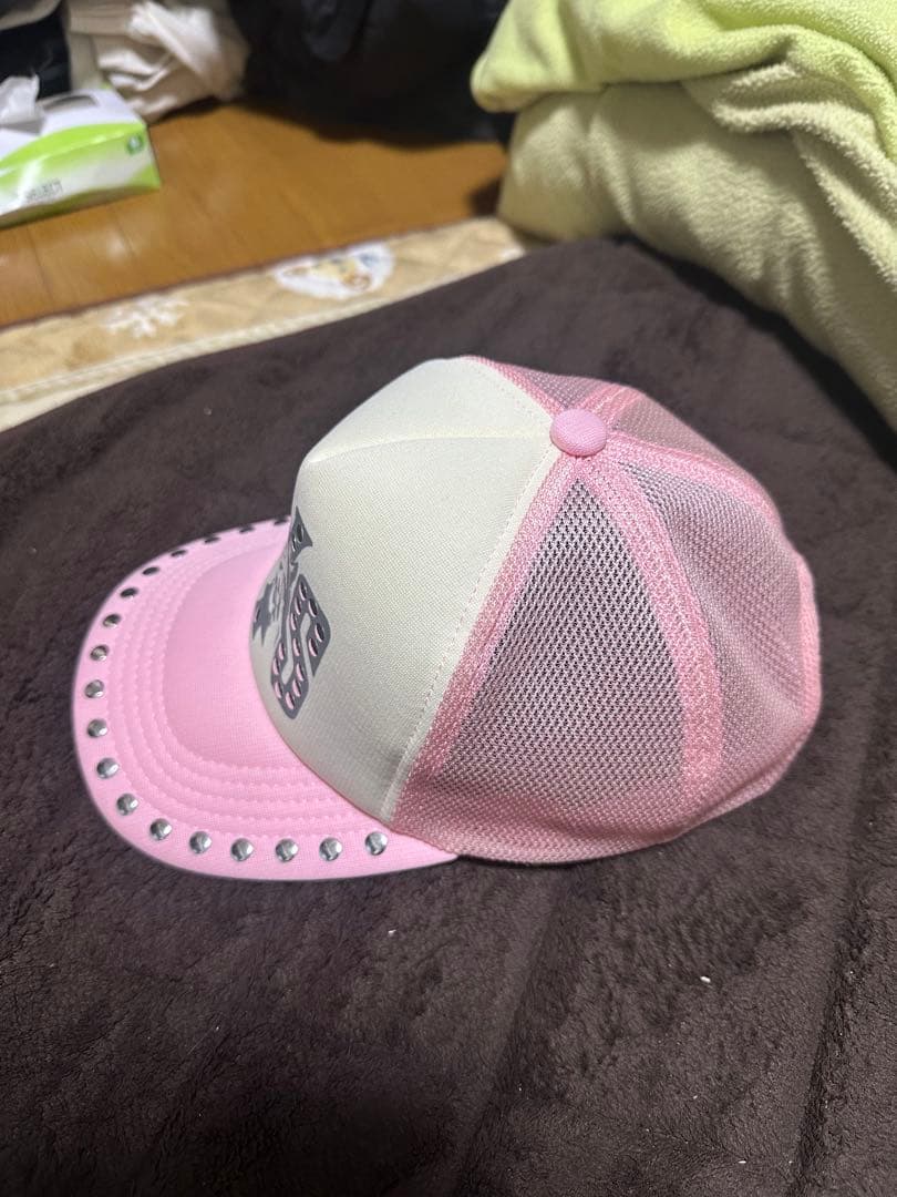 ぬ*て様 ピンクメッシュキャップ スタッズ付き