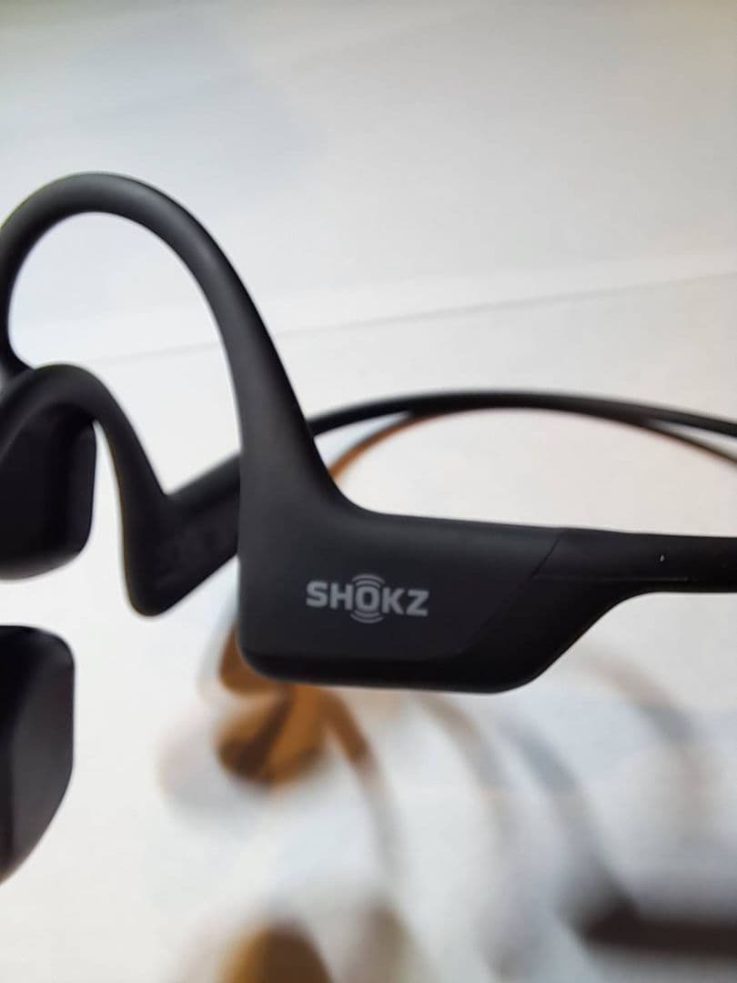SHOKZ 骨伝導イヤホン 専用ケース 充電ケーブル User Guide付き