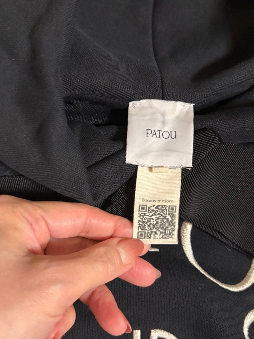 PATOU オーガニックコットン メダリオンフーディ