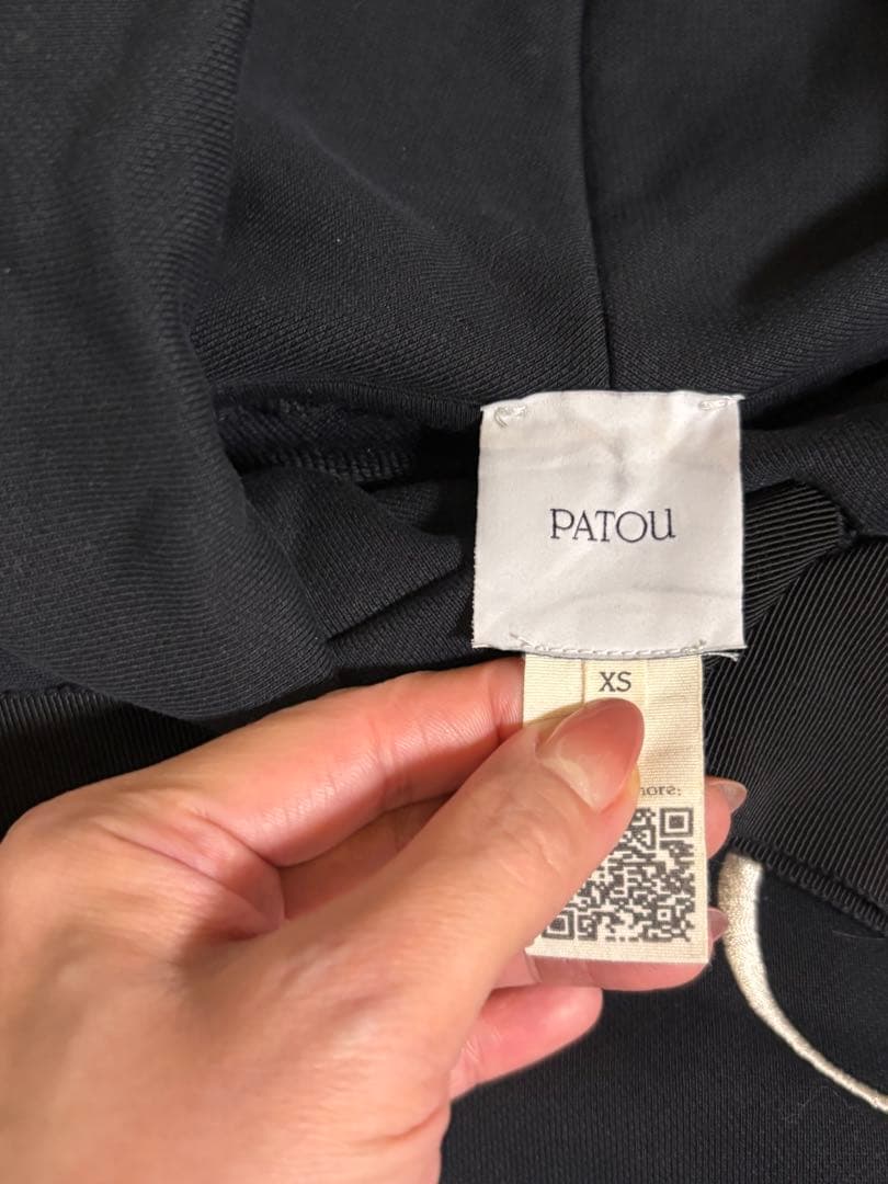 PATOU オーガニックコットン メダリオンフーディ