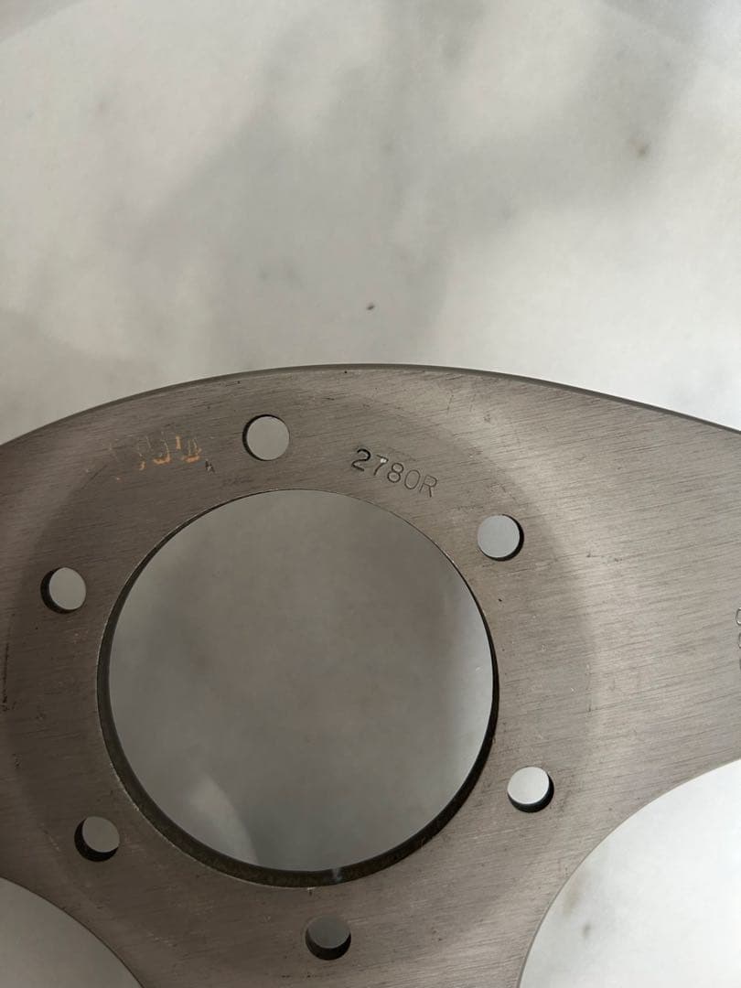 MOMO RACE（クイックリリースボス、ホーンボタン付き）　D35