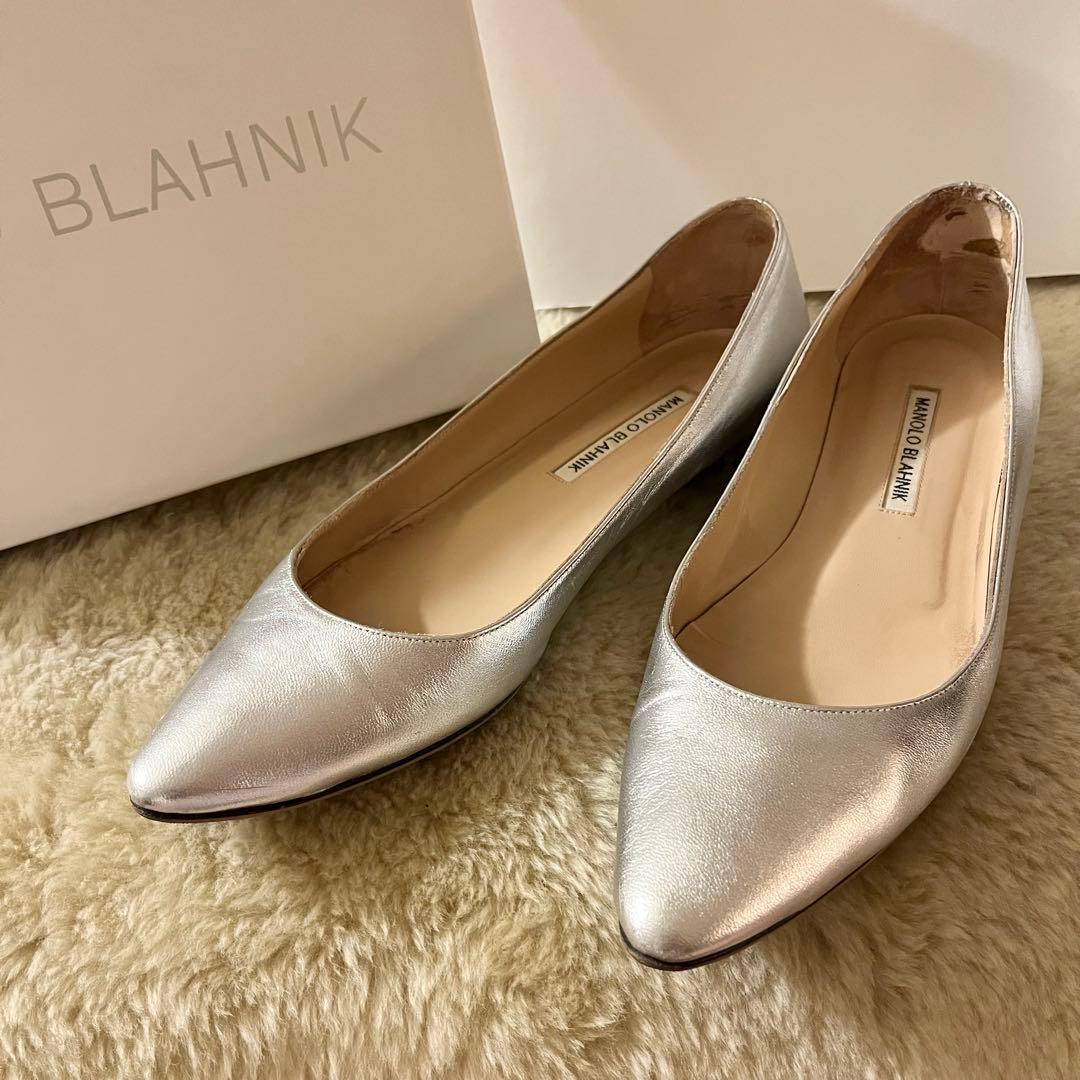 マノロブラニク シルバー フラットシューズ 38.5