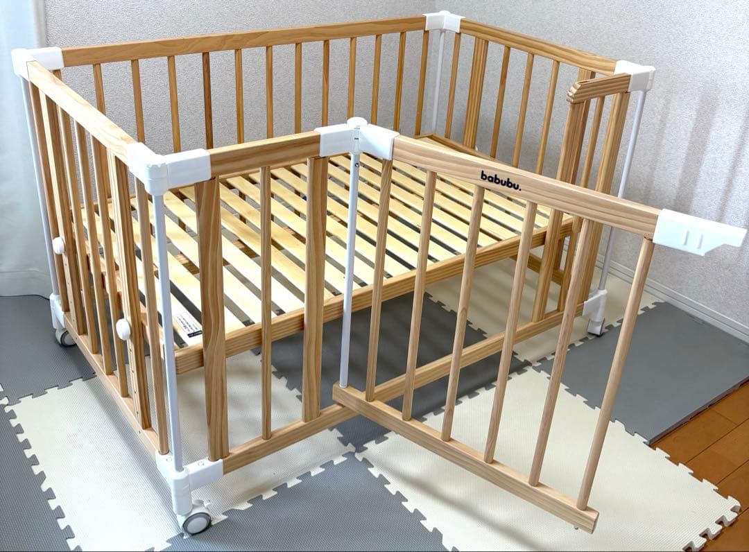 babubu. 木製ベビーベッド　キャスター付