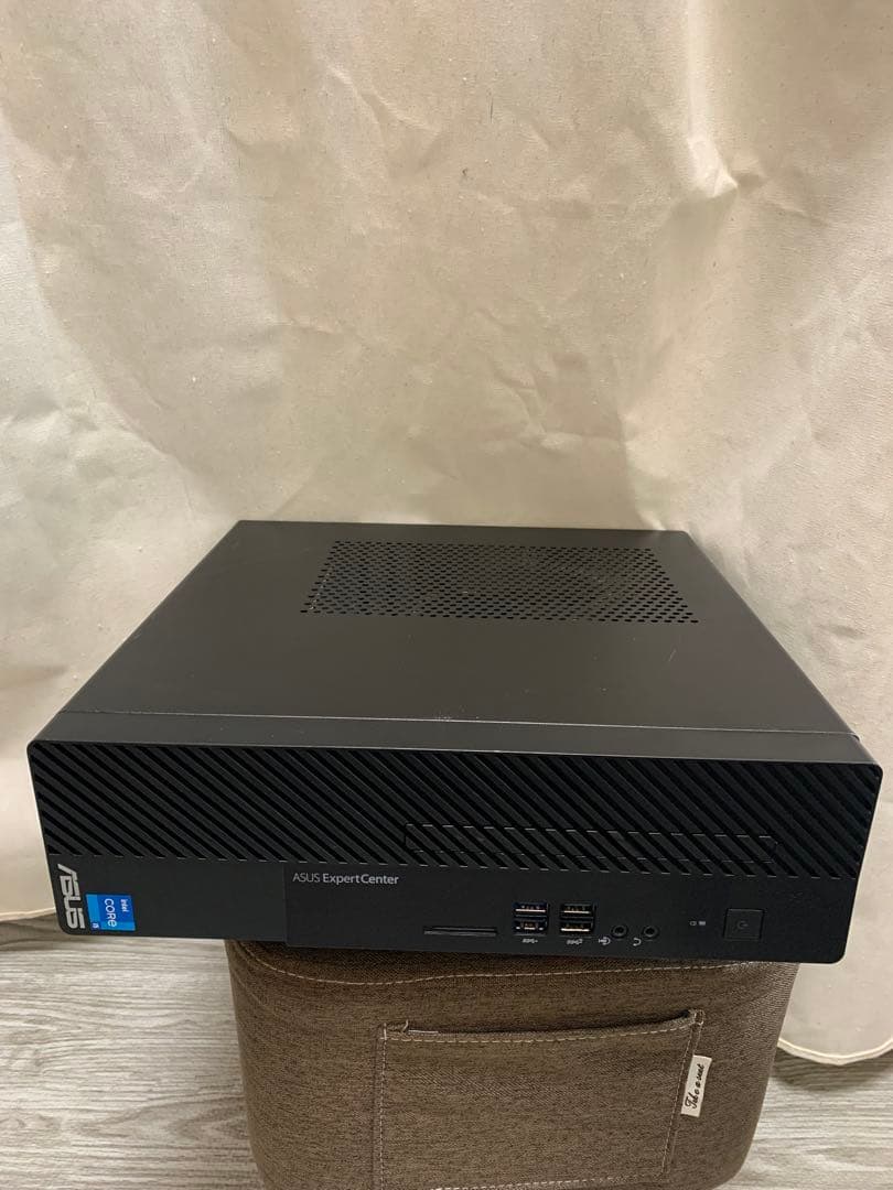 コンパクトデスクPC！Wifi、DVD、M.2SSD/インチHDD/Win11！