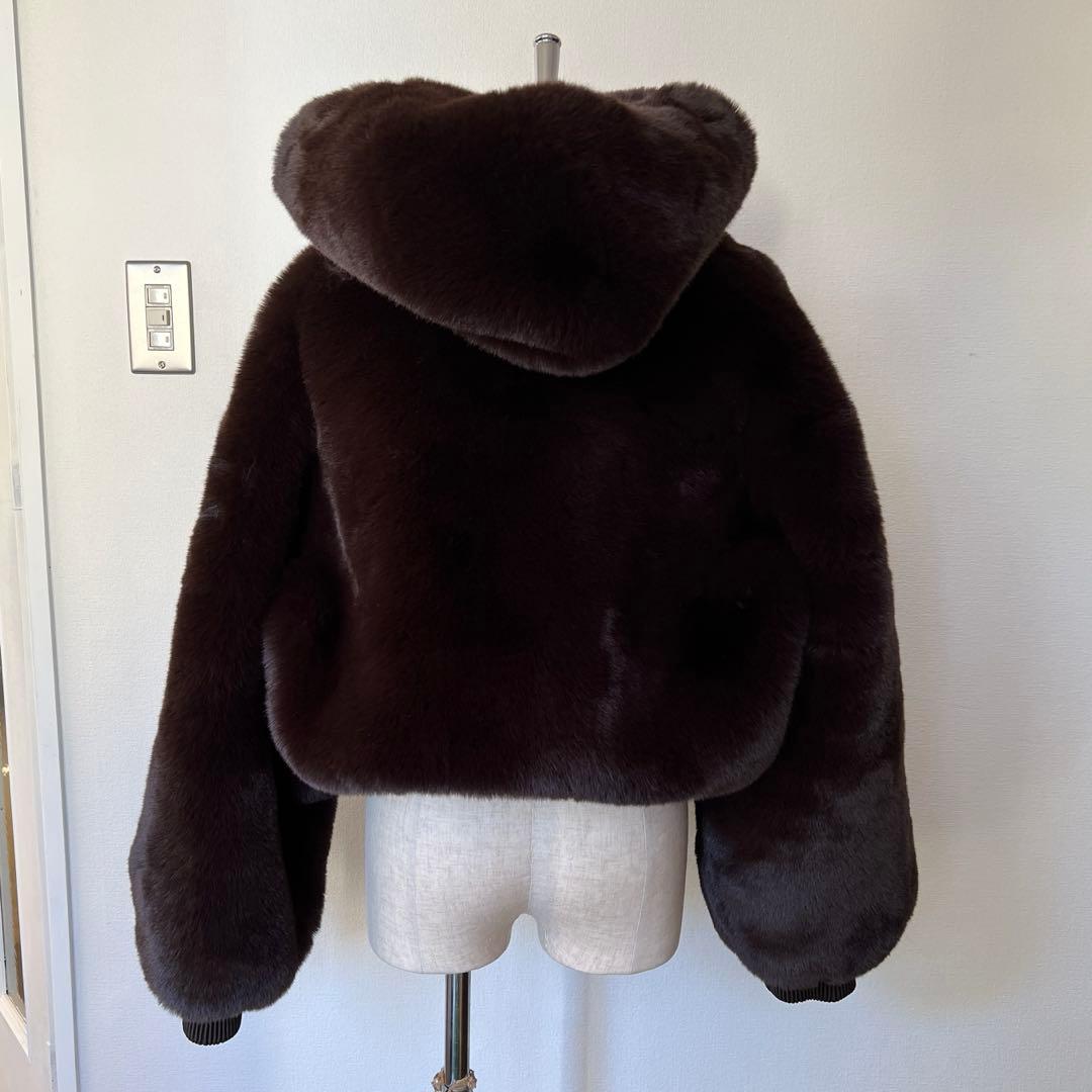 【最終値下】twiceモモ新品SKIMS FUR ZIP UP JK (S)