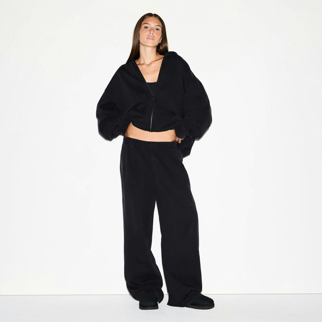 SKIMS オーバーサイズ フーディー ブラック