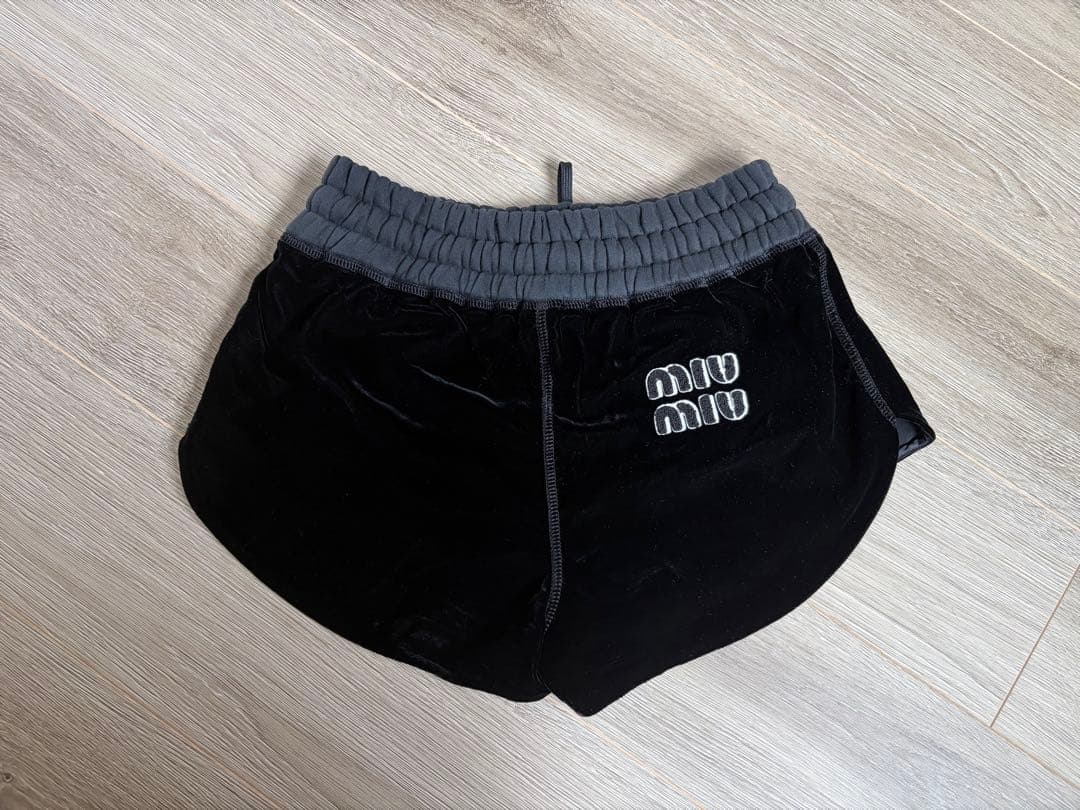 miu miu ミュウミュウ　ベロアショートパンツ
