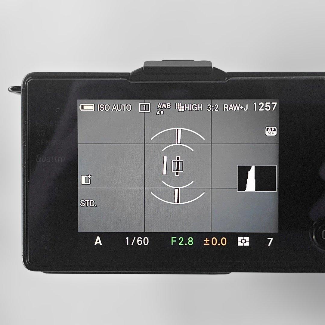 SIGMA dp2 Quattro（バッテリー2個・純正フード付）動作確認済み