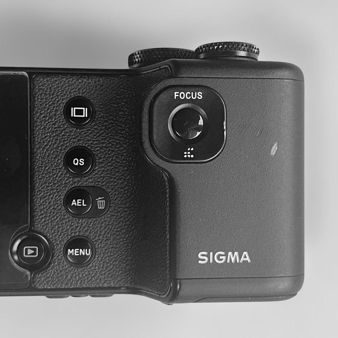 SIGMA dp2 Quattro（バッテリー2個・純正フード付）動作確認済み