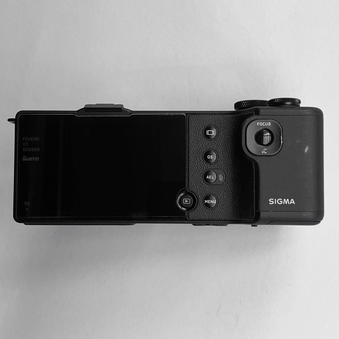 SIGMA dp2 Quattro（バッテリー2個・純正フード付）動作確認済み