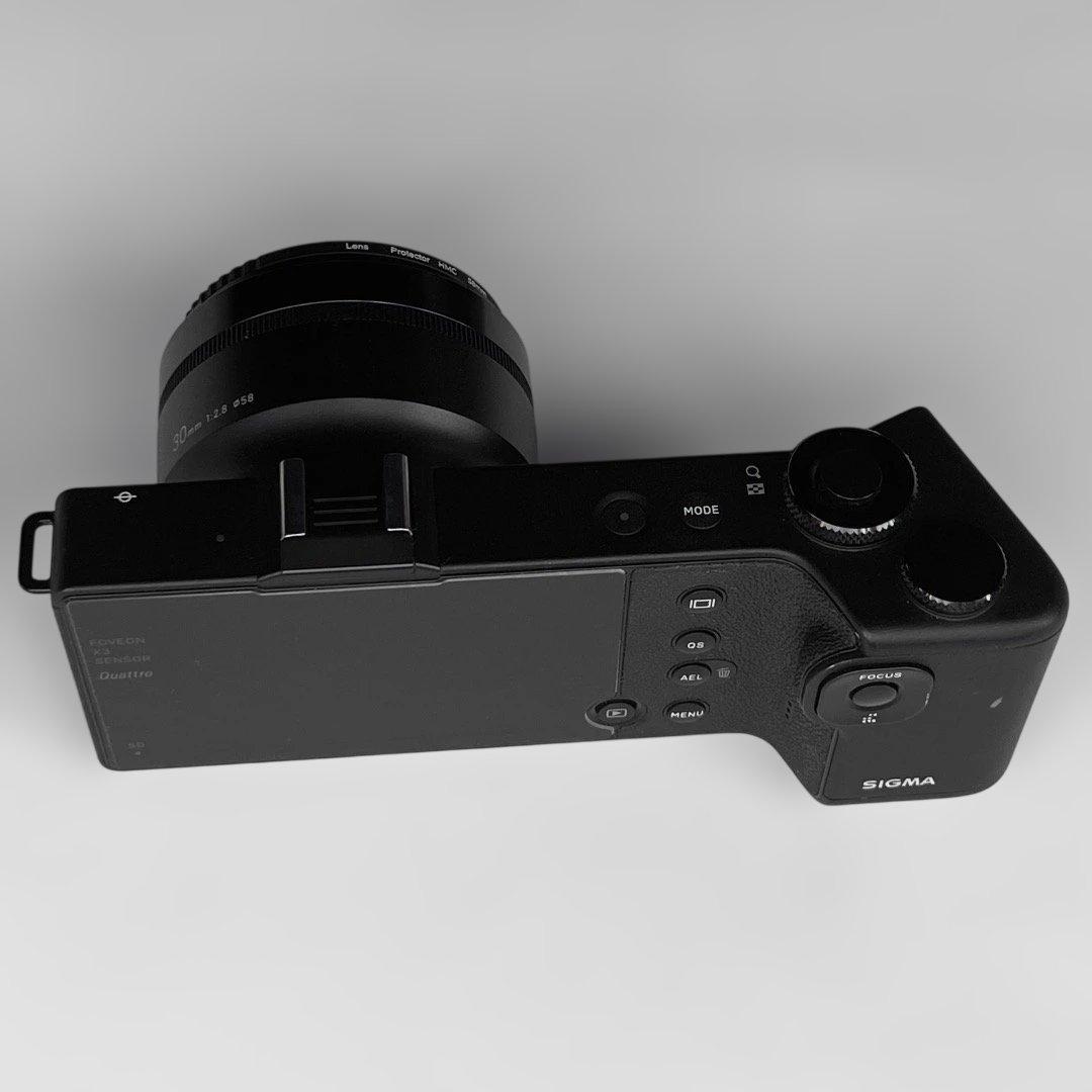 SIGMA dp2 Quattro（バッテリー2個・純正フード付）動作確認済み