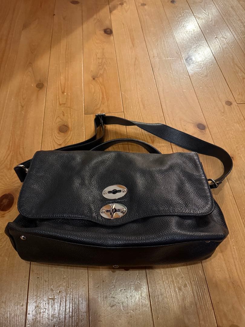 ザネラート 黒レザーショルダーバッグ