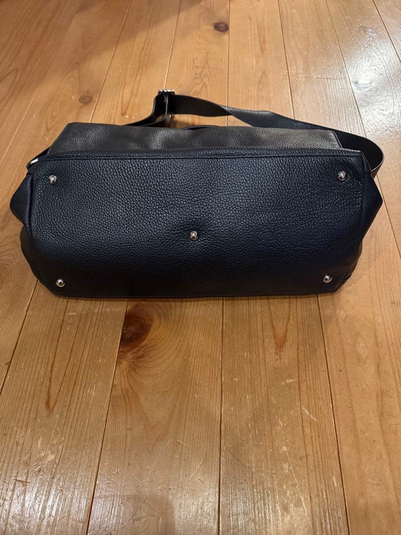 ザネラート 黒レザーショルダーバッグ