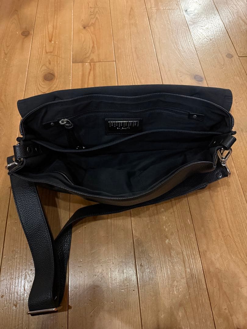 ザネラート 黒レザーショルダーバッグ