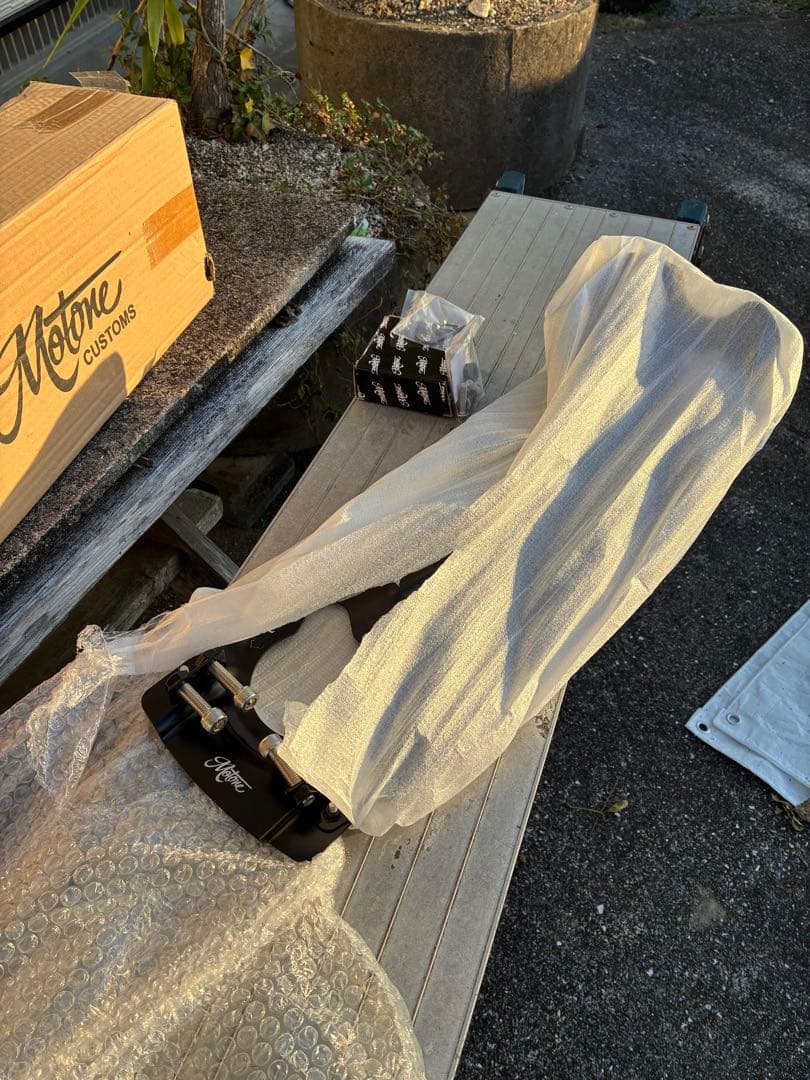 トライアンフボバー MOTONE CUSTOMS アンダーカーバー