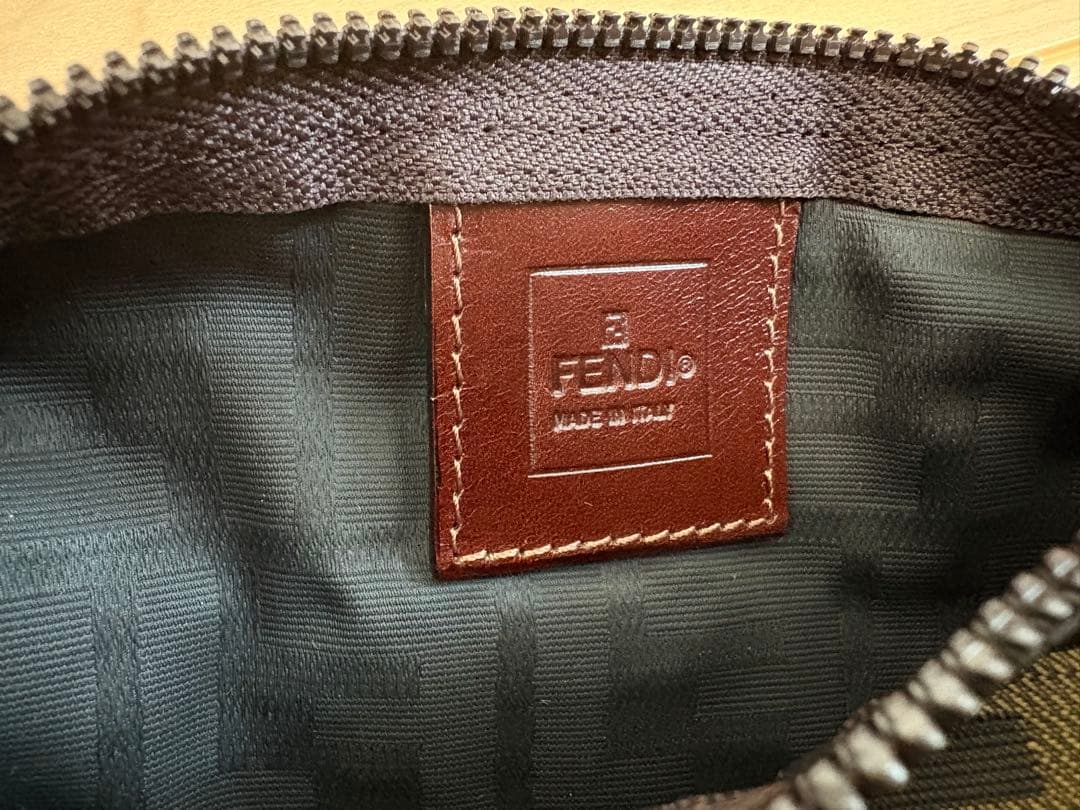 FENDI ロゴデザイン ミニハンドバッグ ポーチ