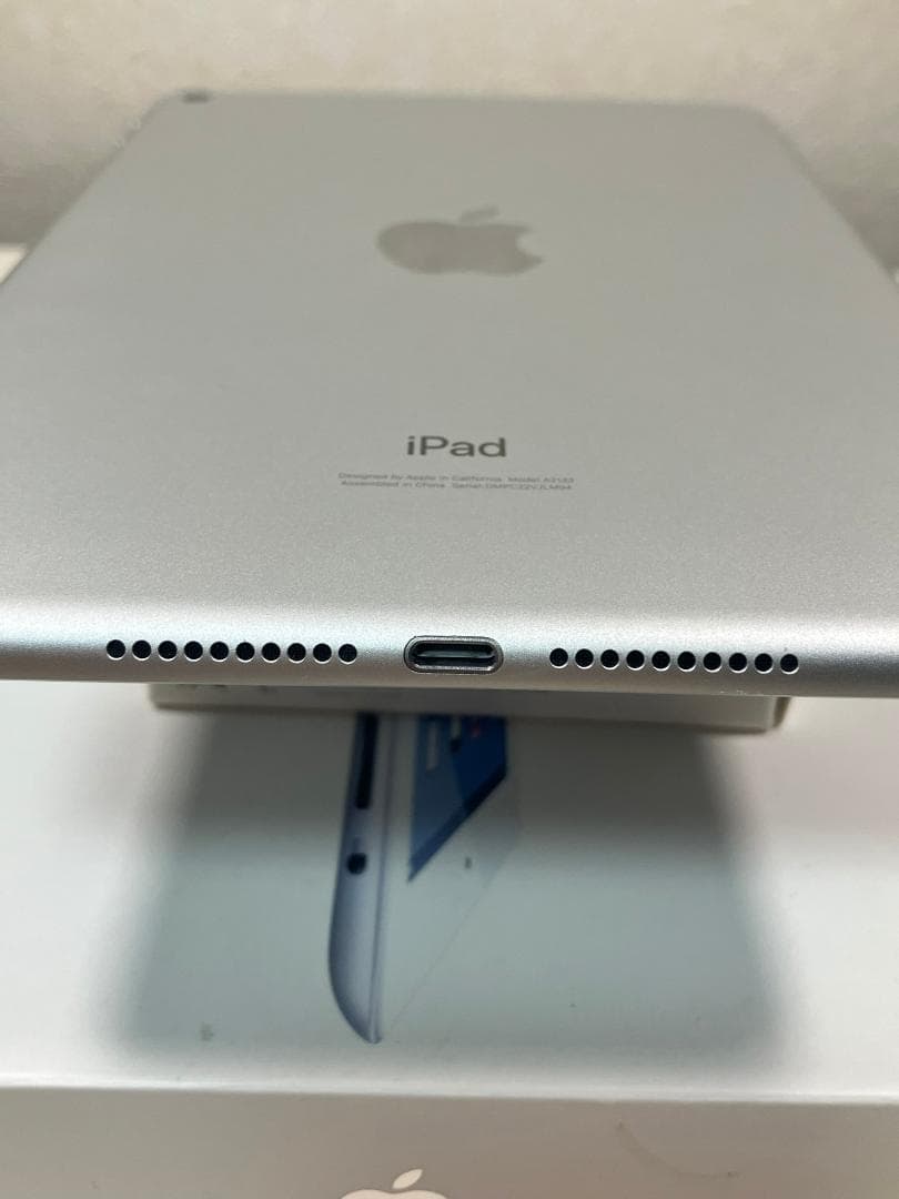 iPad mini5 シルバー 64GB WI-FI カバーガラス付 中古品