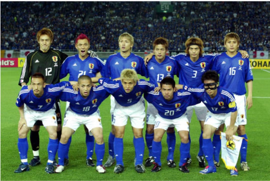 ワールドカップ日本代表全選手＆トルシエ監督サイン付き中田英寿ユニフォームおまけ付